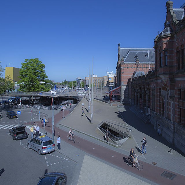 Luchtfoto van voorkant hub Groningen hoofdstation.