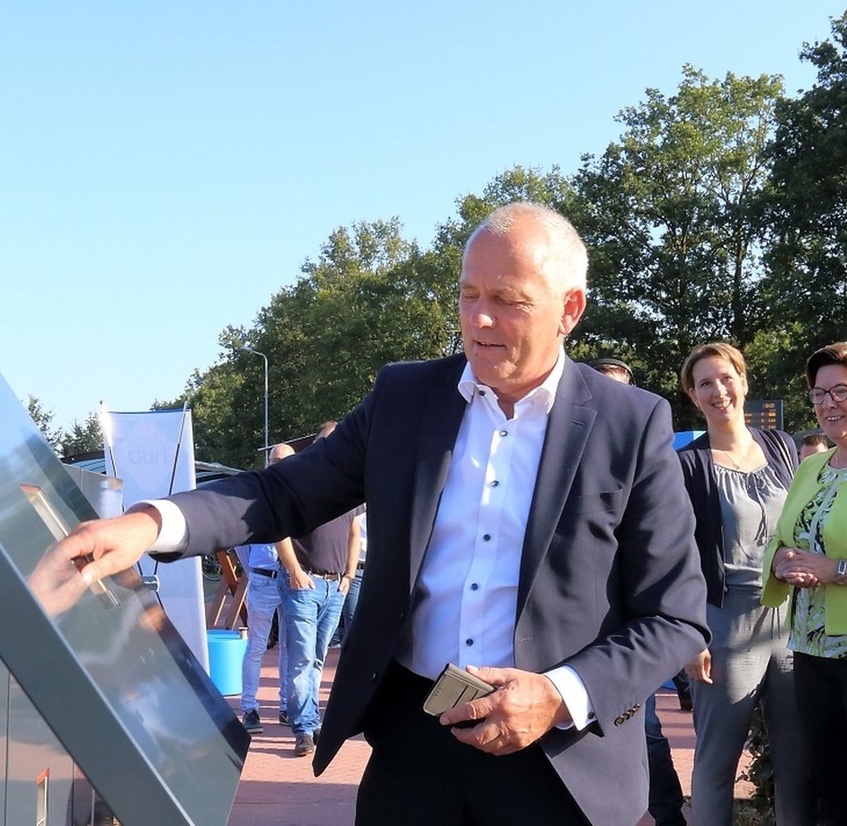 Gedeputeerde Henk Brink tijdens hub-festival in Borger.